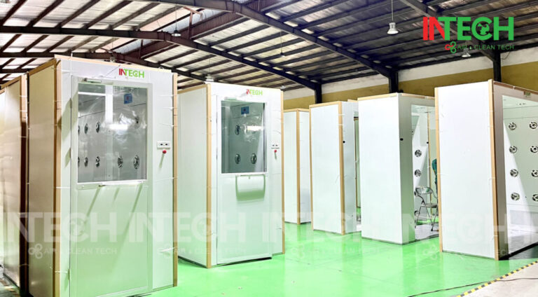 Air Shower là một thiết bị làm sạch nhân sự và hàng hóa chuyên dụng